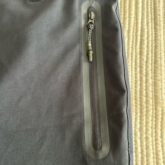 Quiksilver Men's Dark Blue Hybrid Shorts Size 36 - Picture 10 of 13